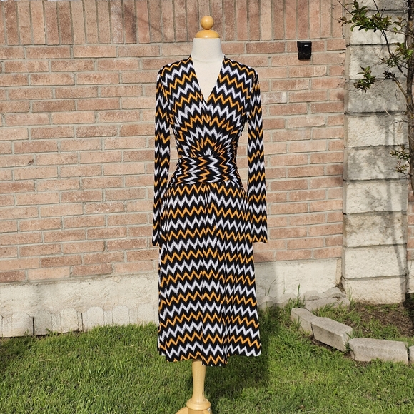 Micheal Kors chevron midi dress - Picture 3 of 10